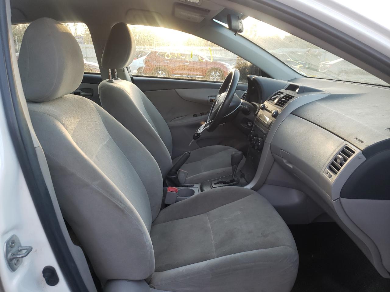 Photo 5 from auction – 2013 TOYOTA COROLLA with VIN 2T1BU4EE1DC117705
