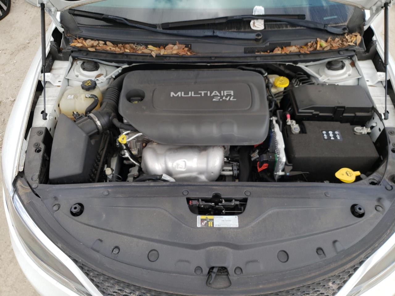 Photo 7 from auction – 2015 CHRYSLER 200 C with VIN 1C3CCCCB0FN623802