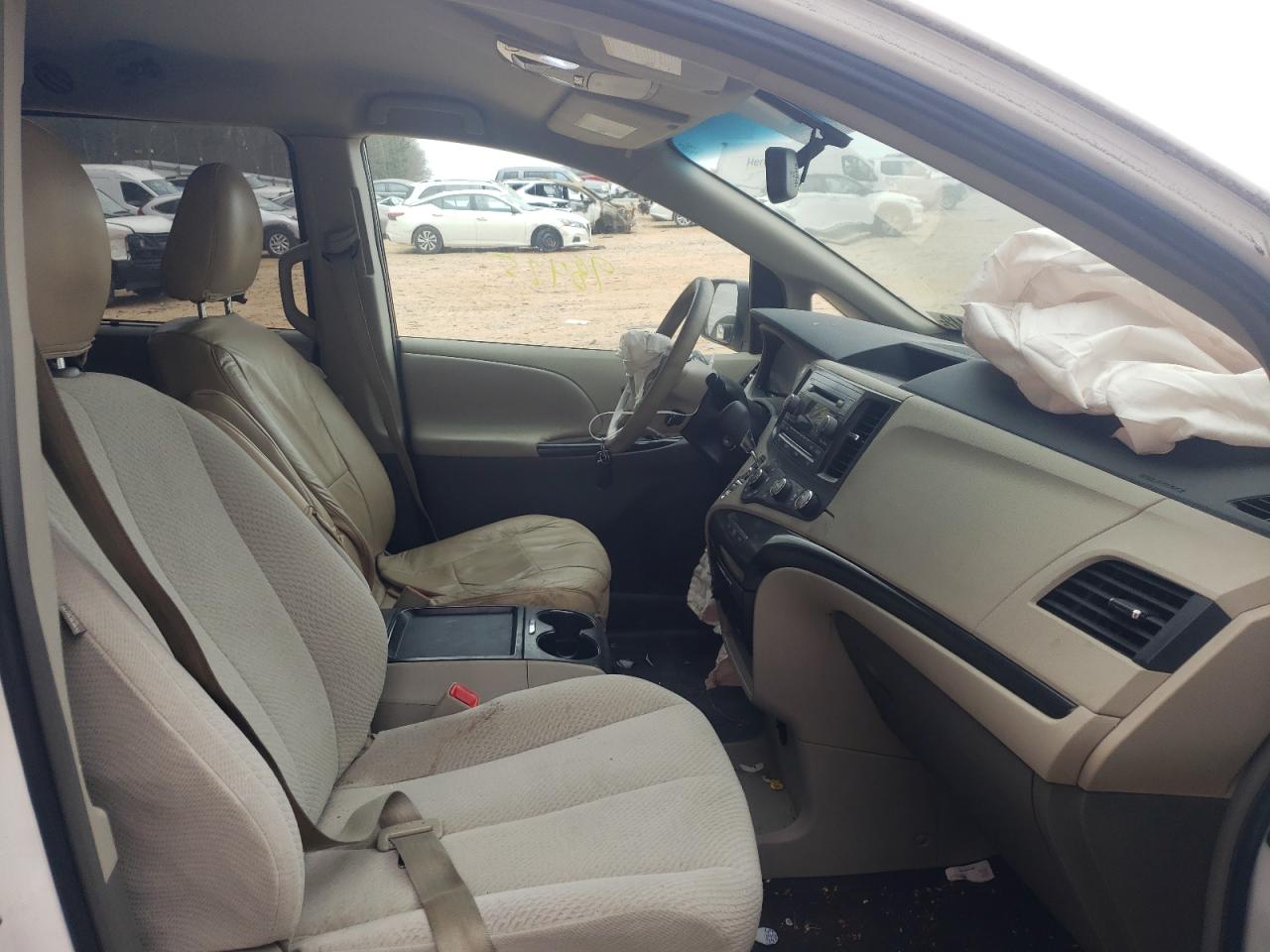 Photo 5 from auction – 2011 TOYOTA SIENNA LE with VIN 5TDKK3DC1BS076433