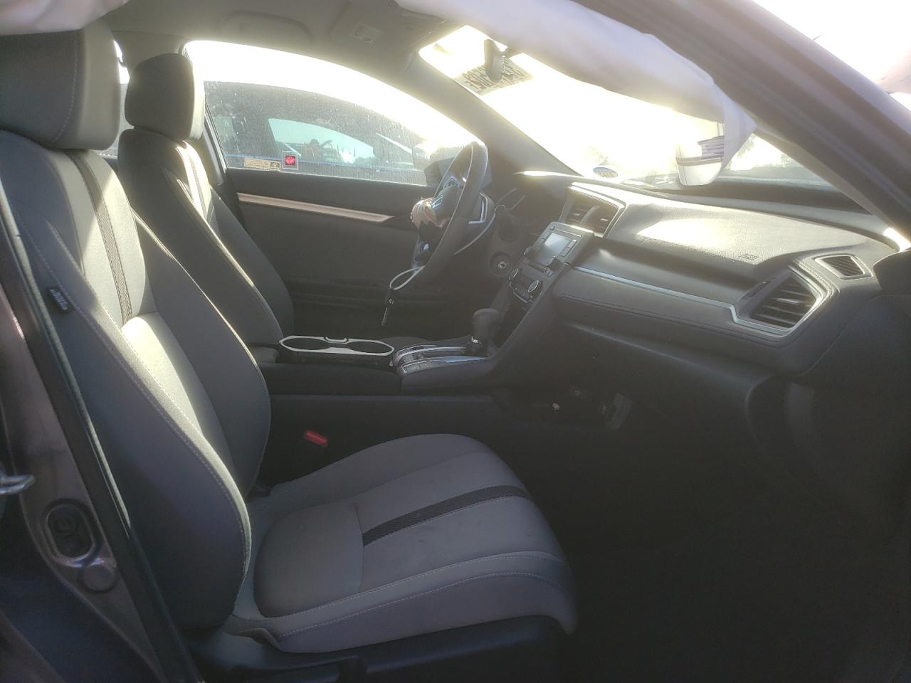 Photo 5 from auction – 2019 HONDA CIVIC LX with VIN 19XFC2F63KE044092