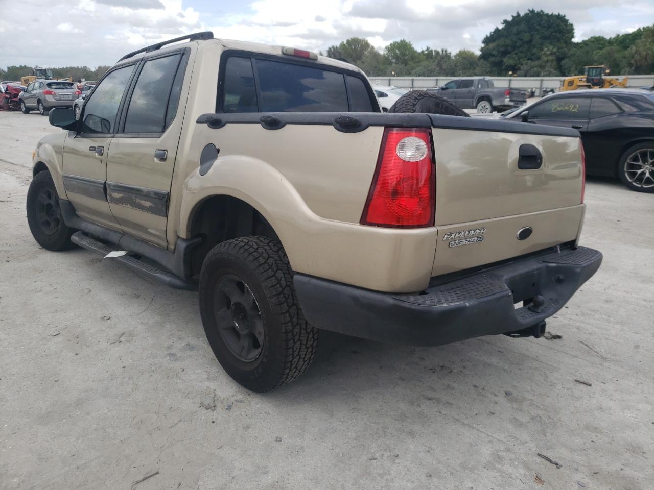 Photo 3 from auction – 2003 FORD EXPLORER S with VIN 1FMZU67E23UC49926
