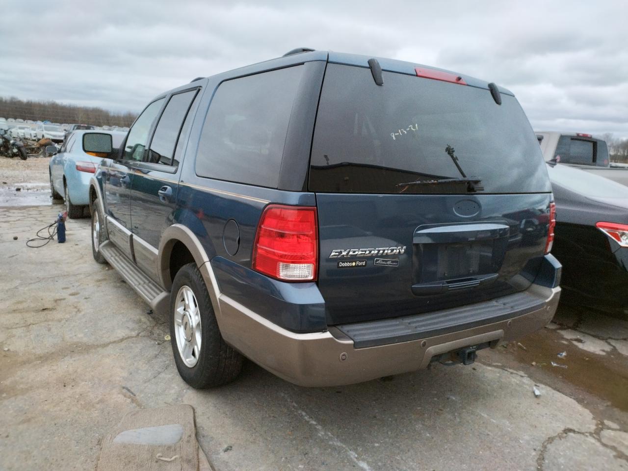 Photo 3 from auction – 2003 FORD EXPEDITION with VIN 1FMFU17L03LB76128