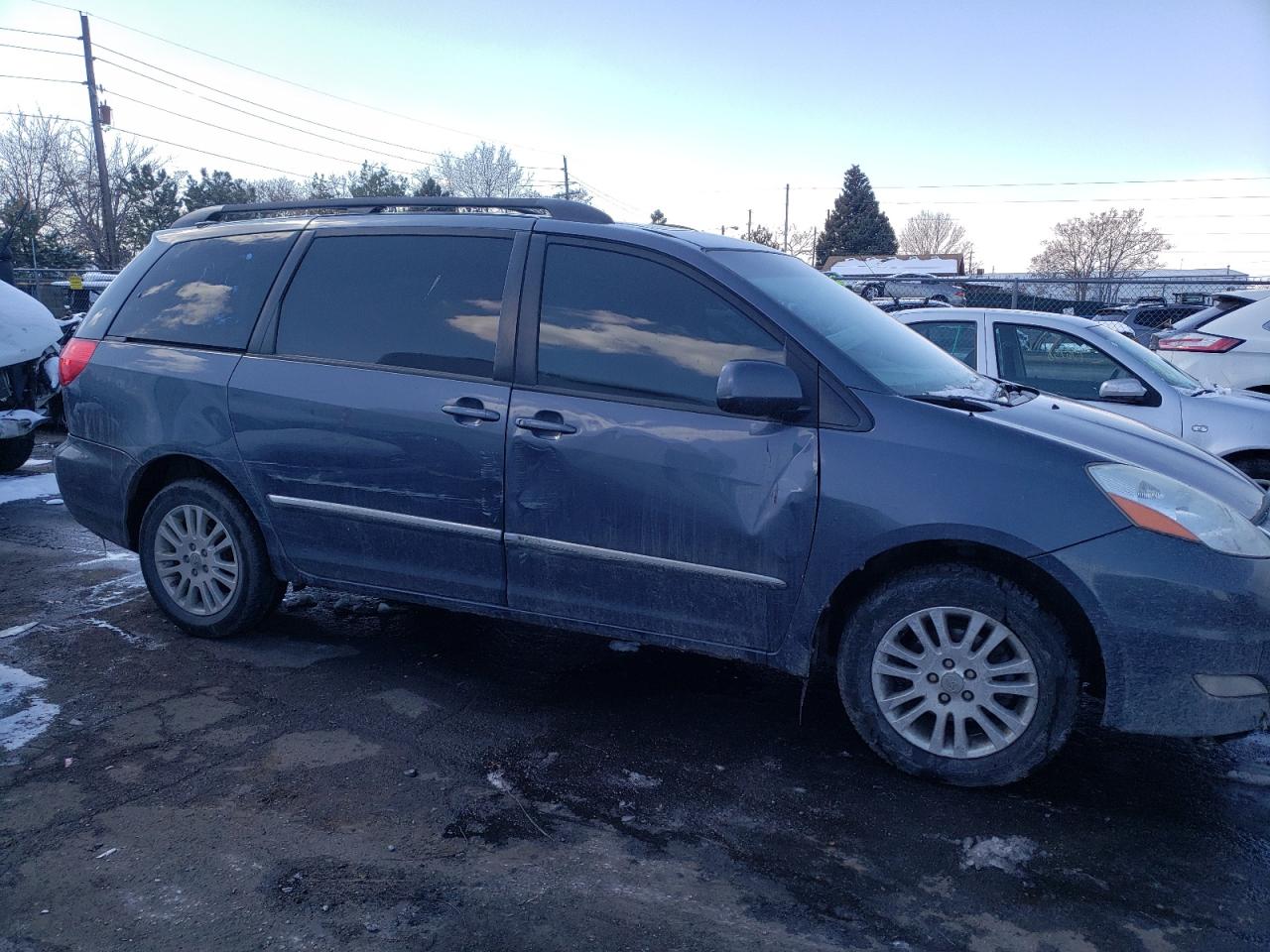 Photo 9 from auction – 2010 TOYOTA SIENNA XLE with VIN 5TDDK4CC7AS028269