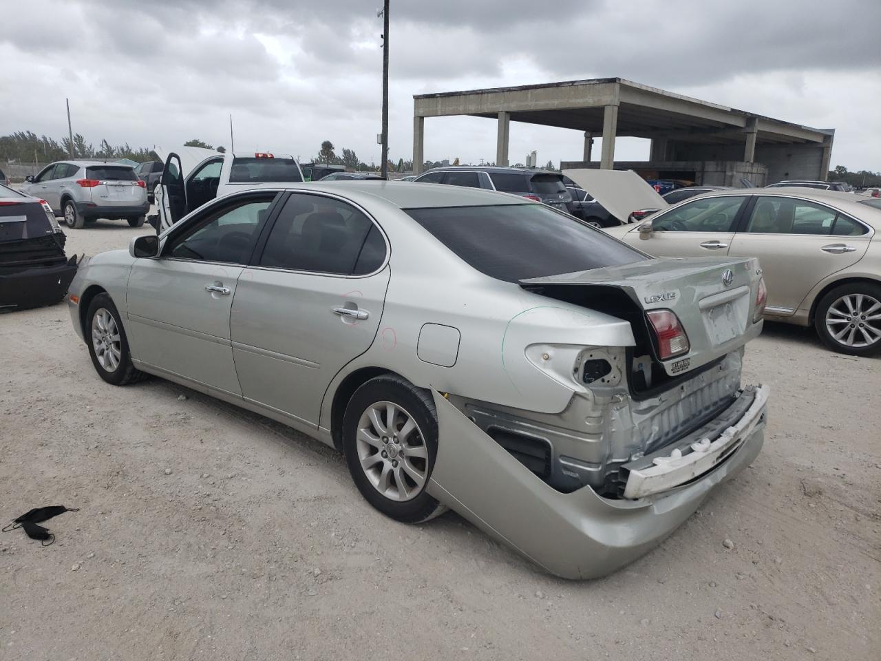 Photo 3 from auction – 2003 LEXUS ES 300 with VIN JTHBF30G135041720