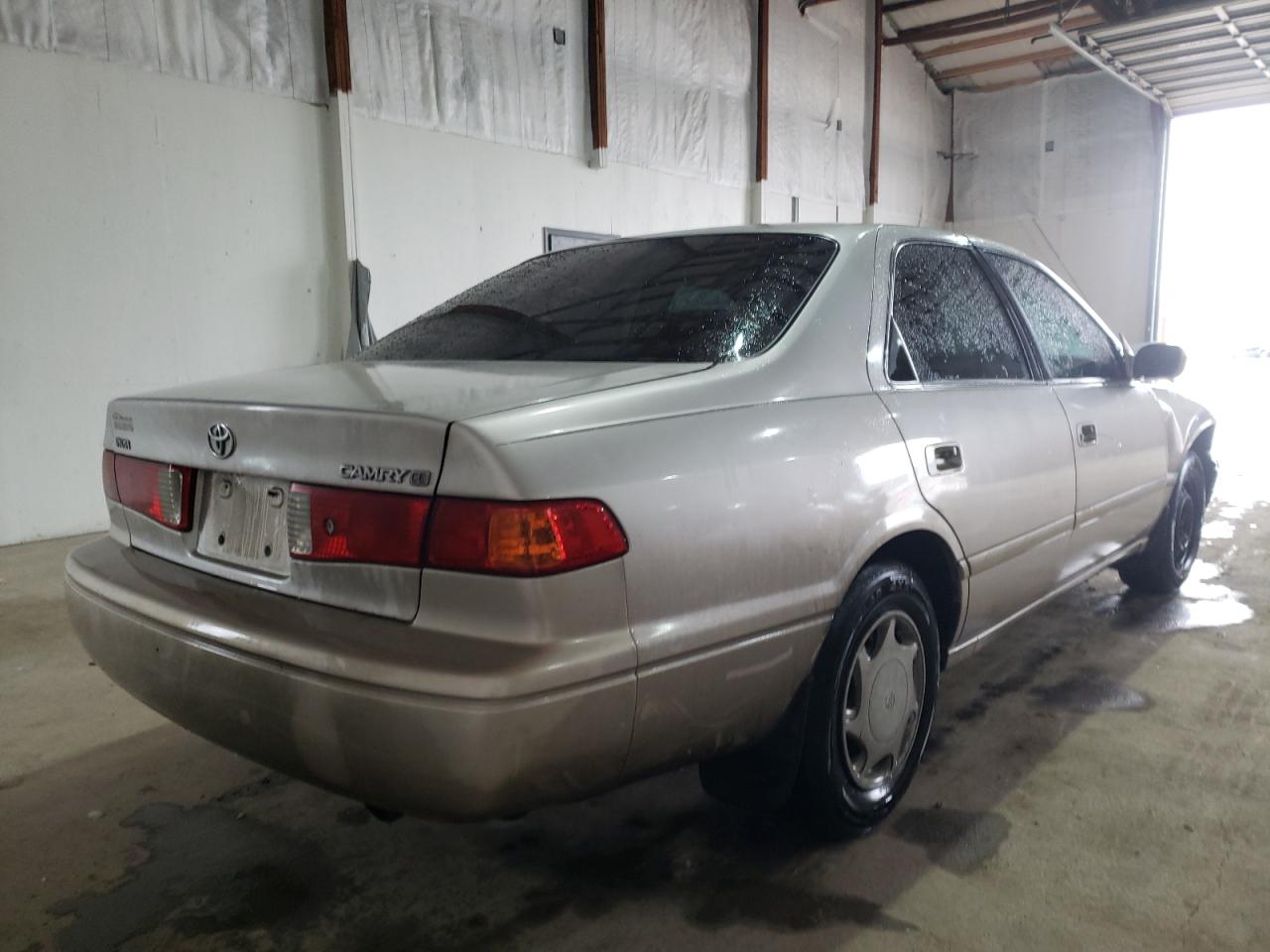 Photo 4 from auction – 2000 TOYOTA CAMRY CE with VIN 4T1BG22K0YU978724