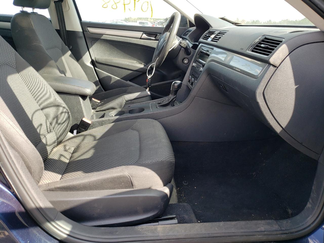 Photo 5 from auction – 2014 VOLKSWAGEN PASSAT with VIN 1VWAP7A38EC003085