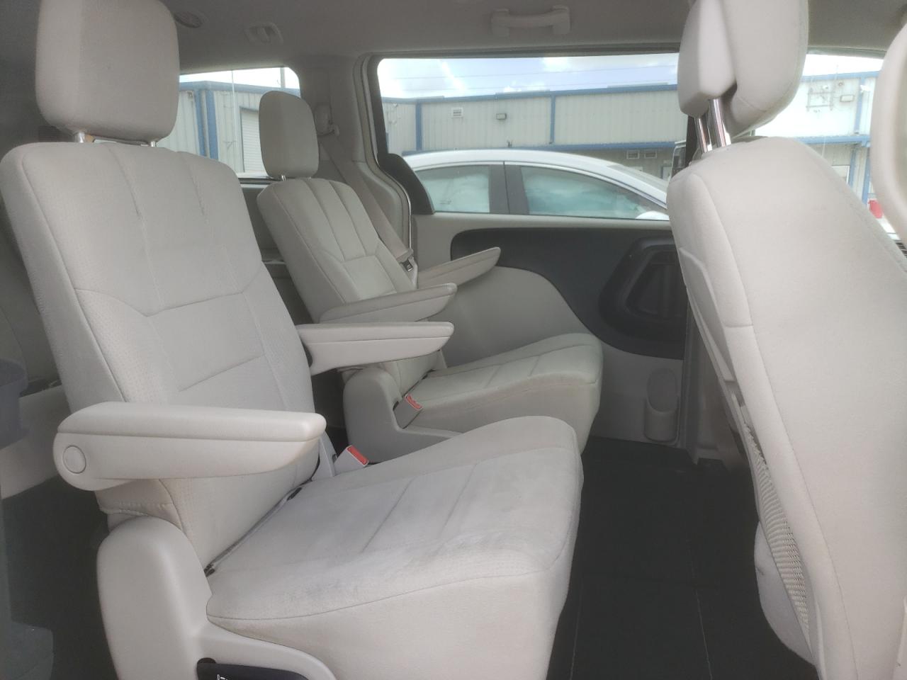 Photo 6 from auction – 2011 CHRYSLER TOWN & COU with VIN 2A4RR5DG6BR775455