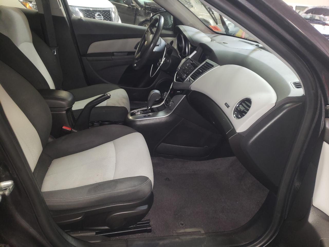 Photo 5 from auction – 2011 CHEVROLET CRUZE LS with VIN 1G1PC5SH3B7152427