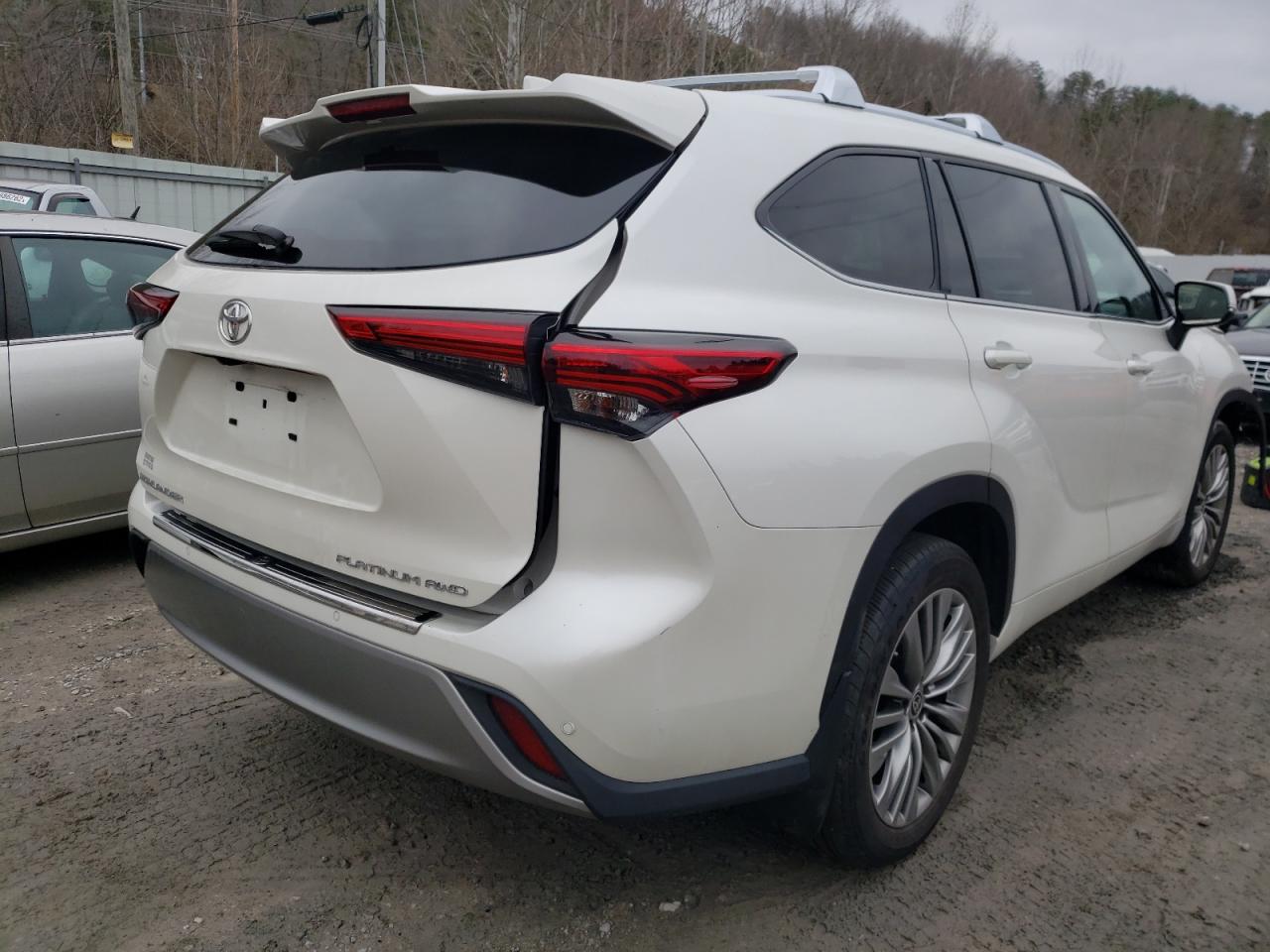 Photo 4 from auction – 2021 TOYOTA HIGHLANDER with VIN 5TDFZRBH7MS095652