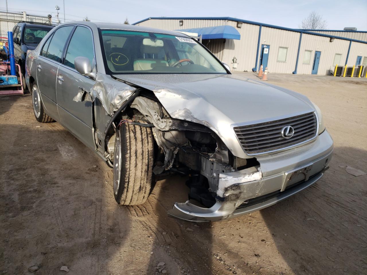 LEXUS LS 430 2001 with VIN JTHBN30F310039231 - Photo from auction