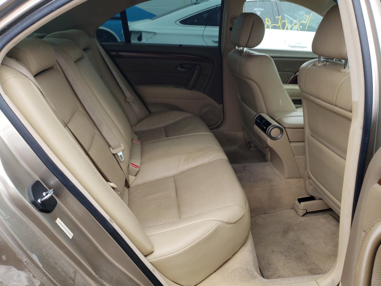 Photo 6 from auction – 2005 ACURA RL with VIN JH4KB16555C015920