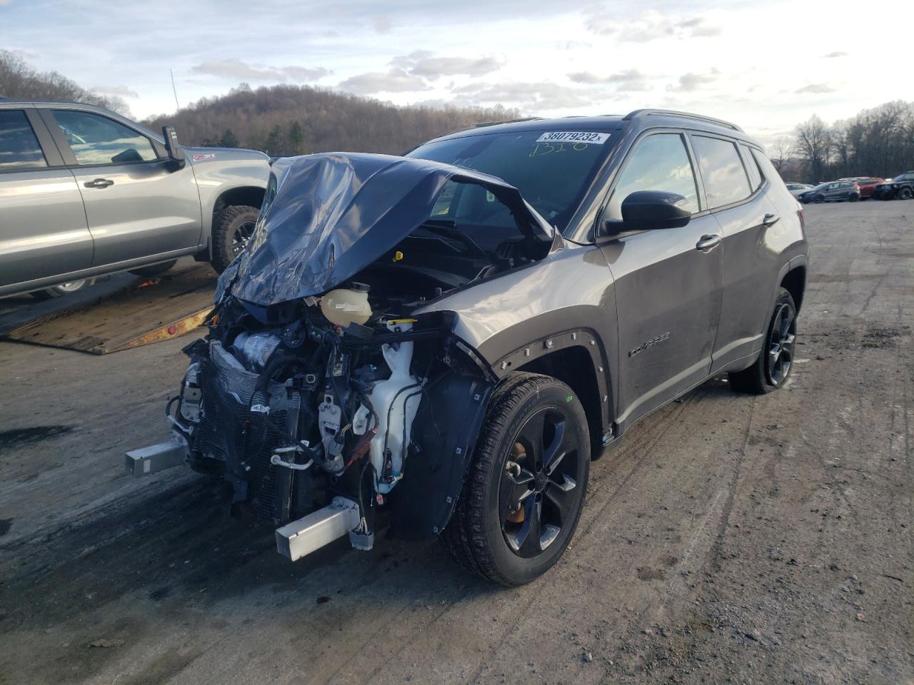 Фото 2 с аукциона – 2018 JEEP COMPASS LA с VIN 3C4NJDBB6JT325233