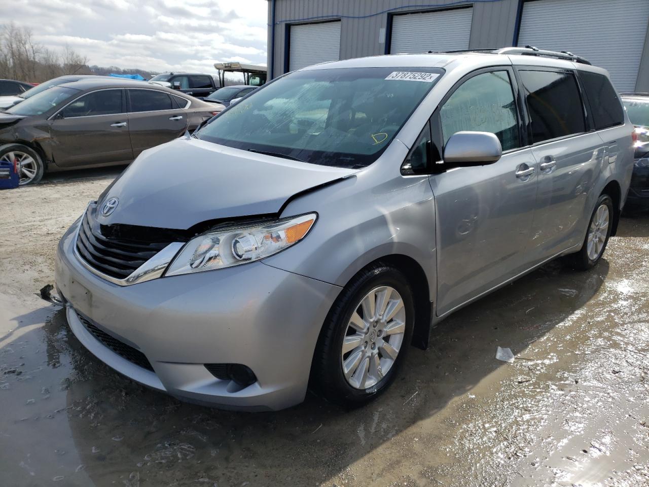 Photo 2 from auction – 2014 TOYOTA SIENNA LE with VIN 5TDJK3DCXES084322