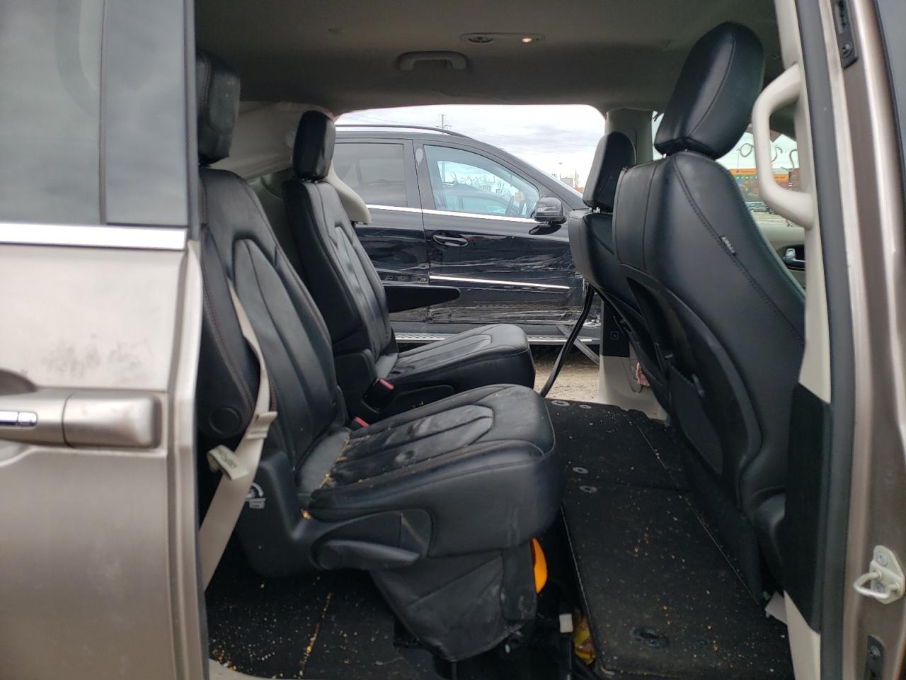 Photo 6 from auction – 2018 CHRYSLER PACIFICA T with VIN 2C4RC1BG4JR256826
