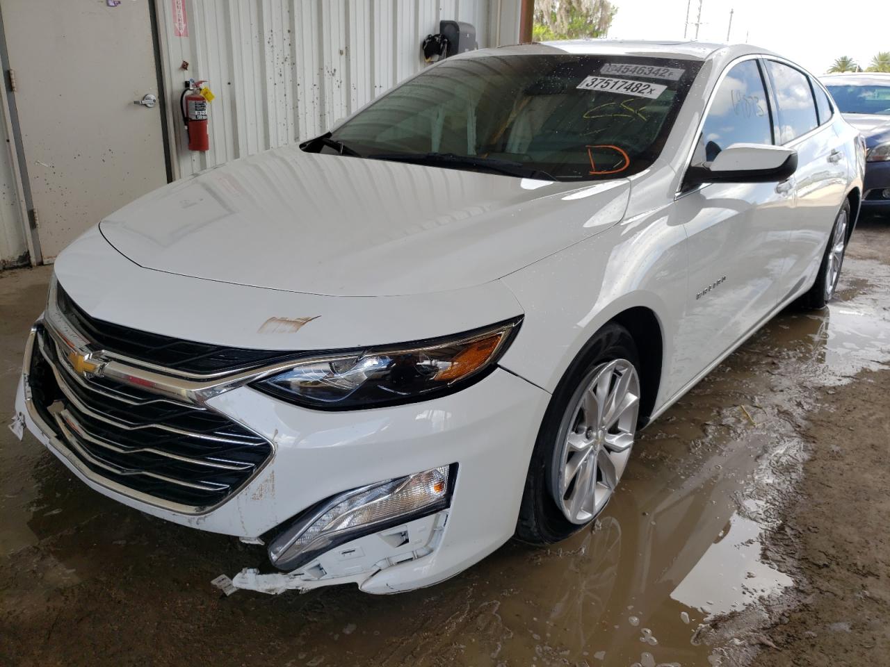 Photo 2 from auction – 2019 CHEVROLET MALIBU LT with VIN 1G1ZD5STXKF219752