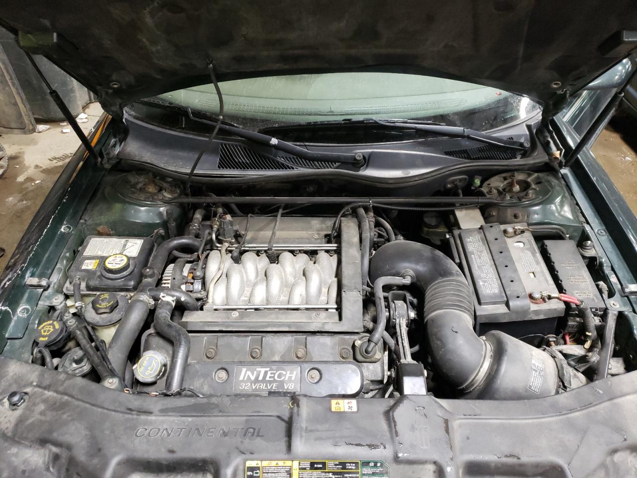Photo 7 from auction – 2002 LINCOLN CONTINENTA with VIN 1LNHM97VX2Y691907