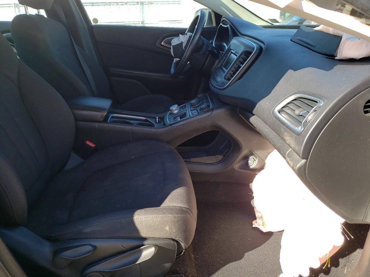 Photo 5 from auction – 2015 CHRYSLER 200 LIMITE with VIN 1C3CCCAB1FN587749