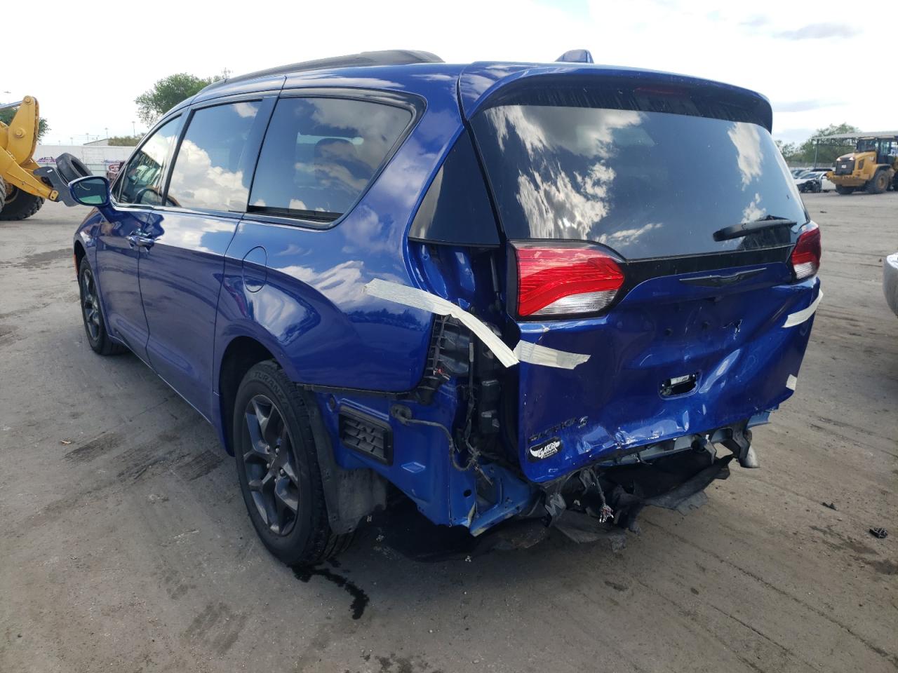 Photo 3 from auction – 2019 CHRYSLER PACIFICA T with VIN 2C4RC1FG1KR669878