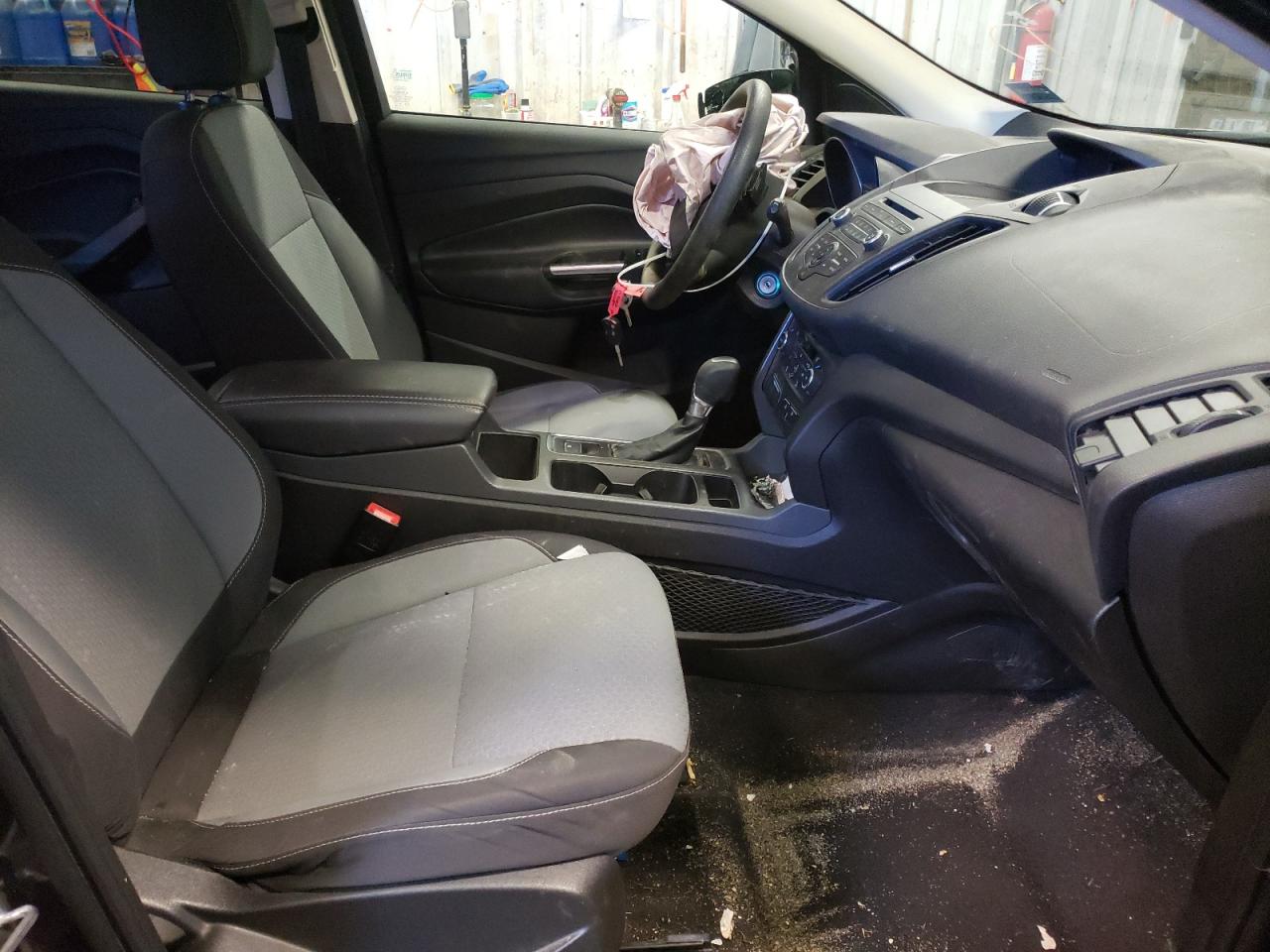 Photo 5 from auction – 2017 FORD ESCAPE SE with VIN 1FMCU9GD0HUC27736