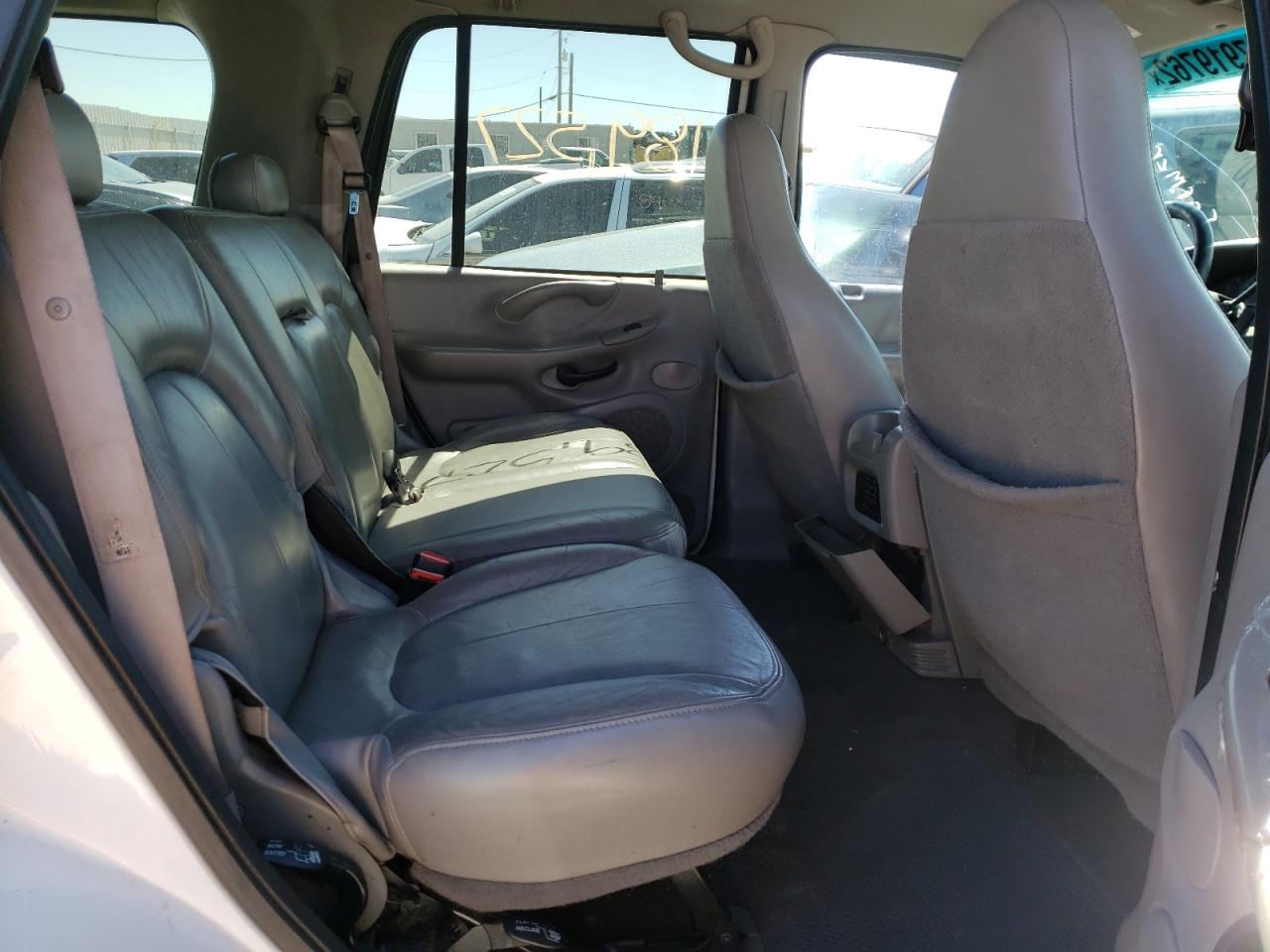 Photo 6 from auction – 2000 FORD EXPEDITION with VIN 1FMPU16L1YLA33458