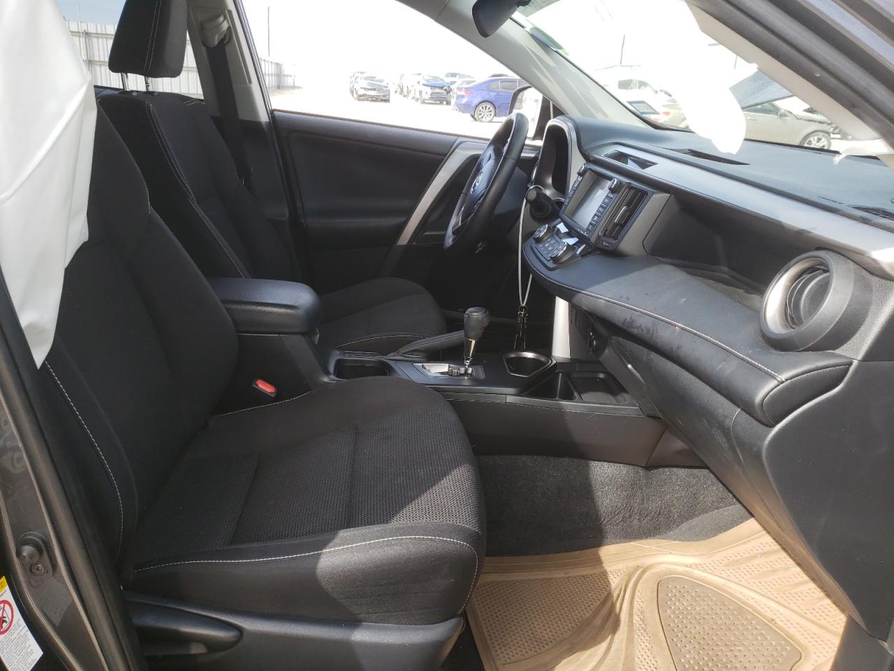 Photo 5 from auction – 2017 TOYOTA RAV4 XLE with VIN JTMWFREV5HD098433
