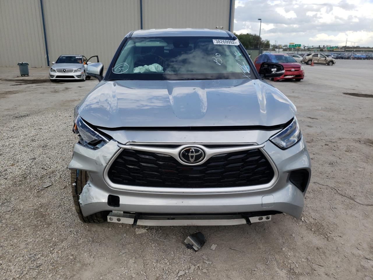 Photo 9 from auction – 2022 TOYOTA HIGHLANDER with VIN 5TDCZRAH9NS095867