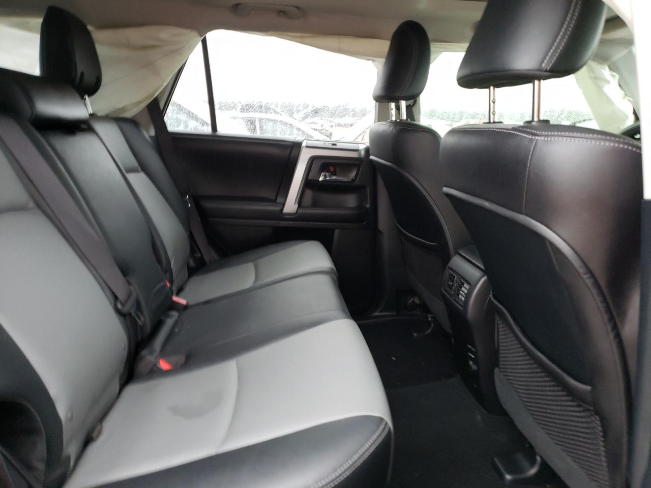 Photo 6 from auction – 2016 TOYOTA 4RUNNER SR with VIN JTEZU5JR0G5121688