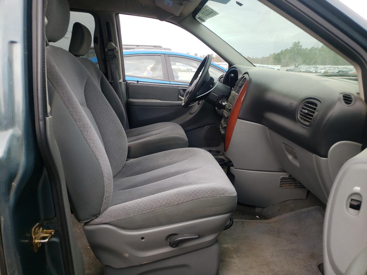 Photo 5 from auction – 2005 CHRYSLER TOWN & COU with VIN 1C4GP45R45B411079