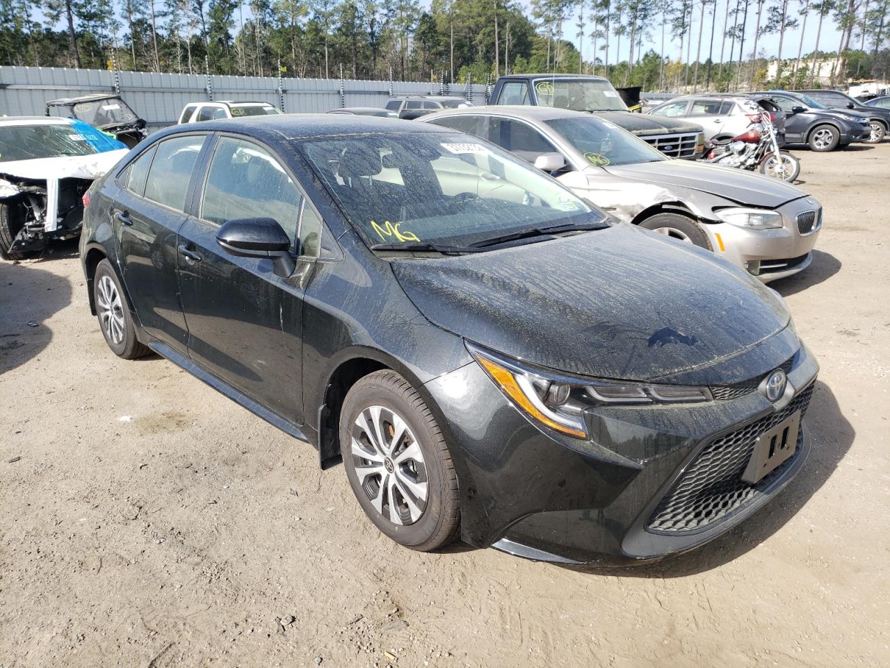 TOYOTA COROLLA LE 2022 with VIN JTDEAMDE2NJ041053 - Photo from auction