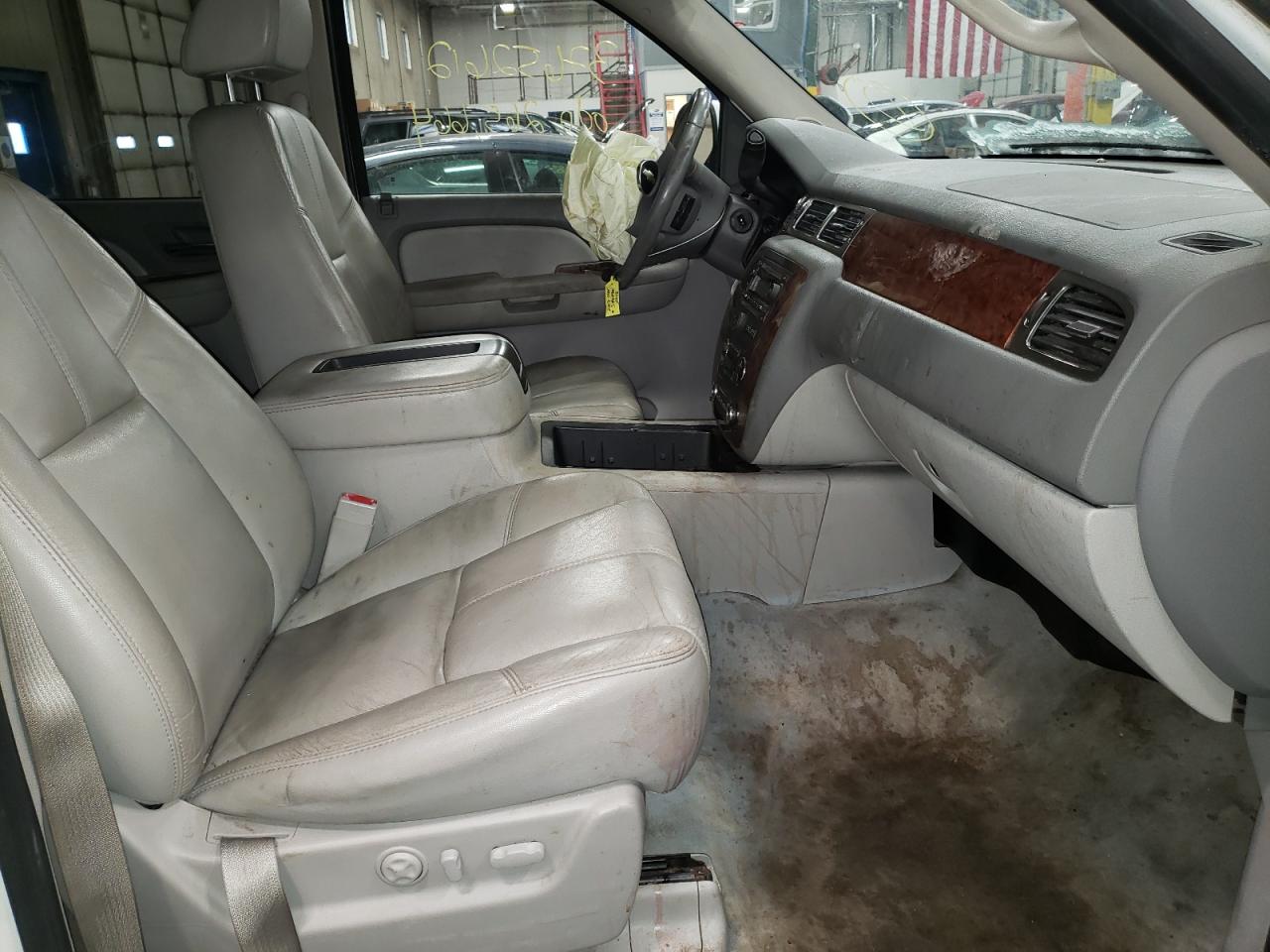 Photo 5 from auction – 2007 CHEVROLET SUBURBAN K with VIN 1GNFK16367J150864