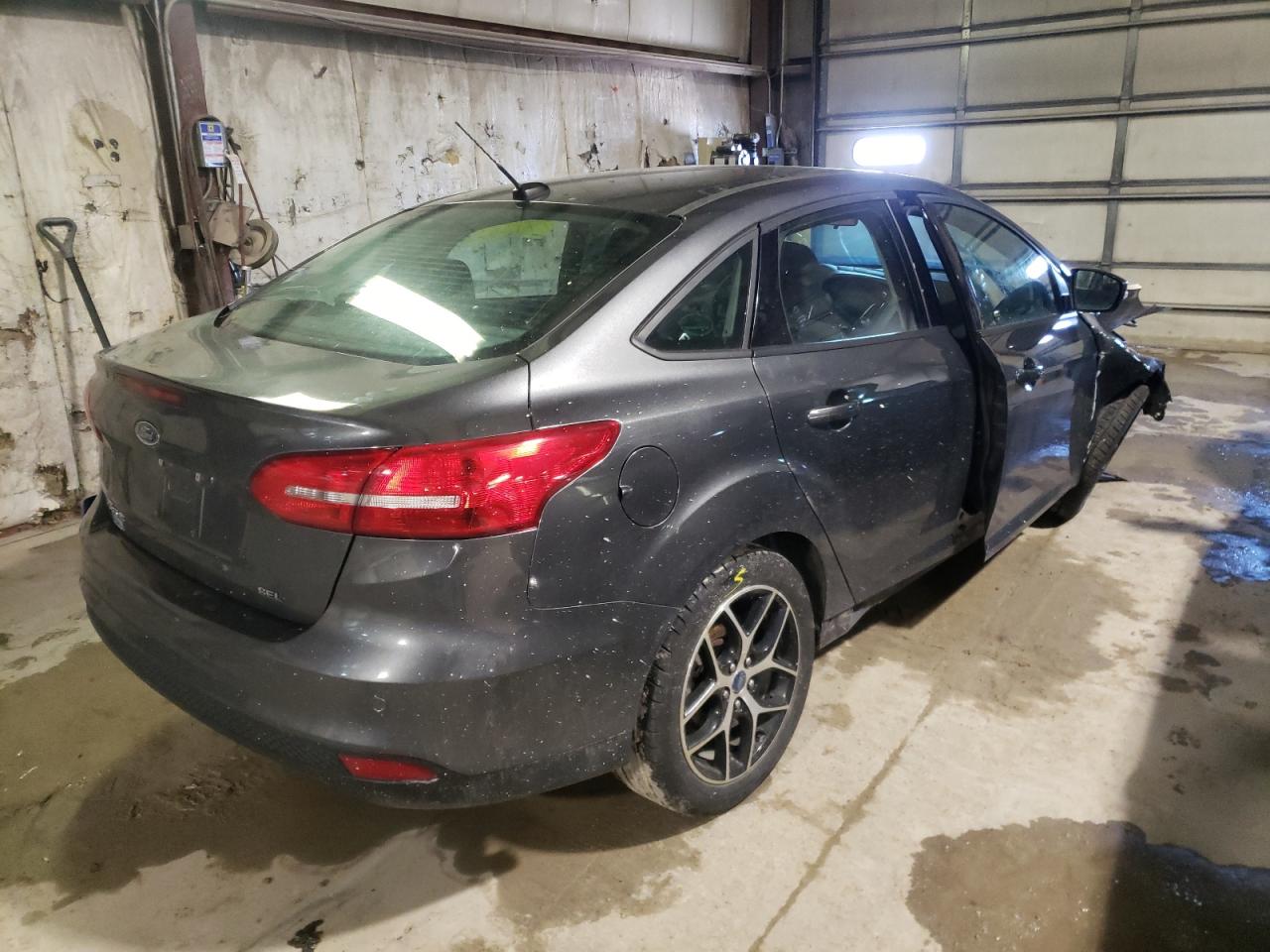 Photo 4 from auction – 2017 FORD FOCUS SEL with VIN 1FADP3H25HL323450