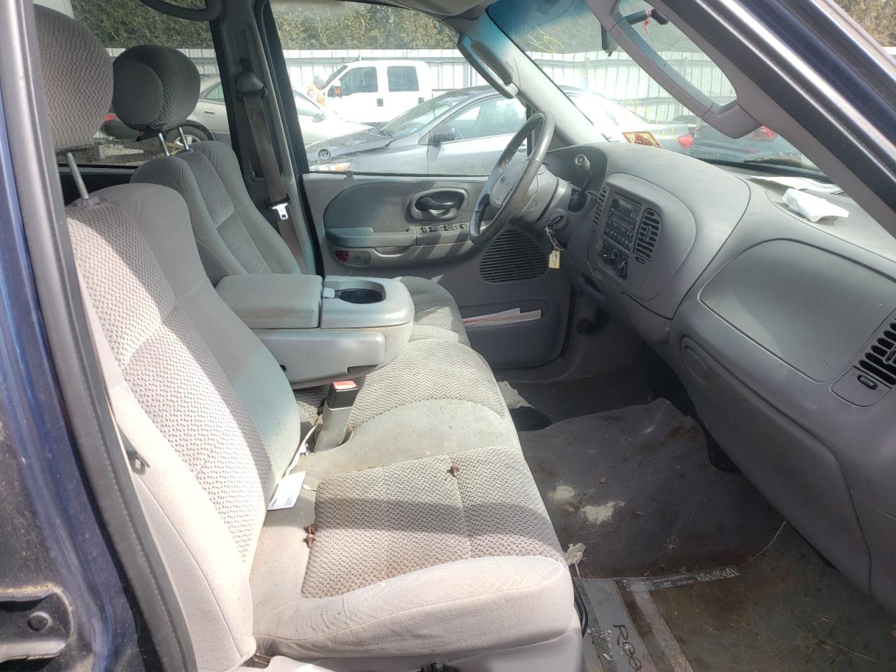 Photo 5 from auction – 2002 FORD F150 SUPER with VIN 1FTRW07652KC45111