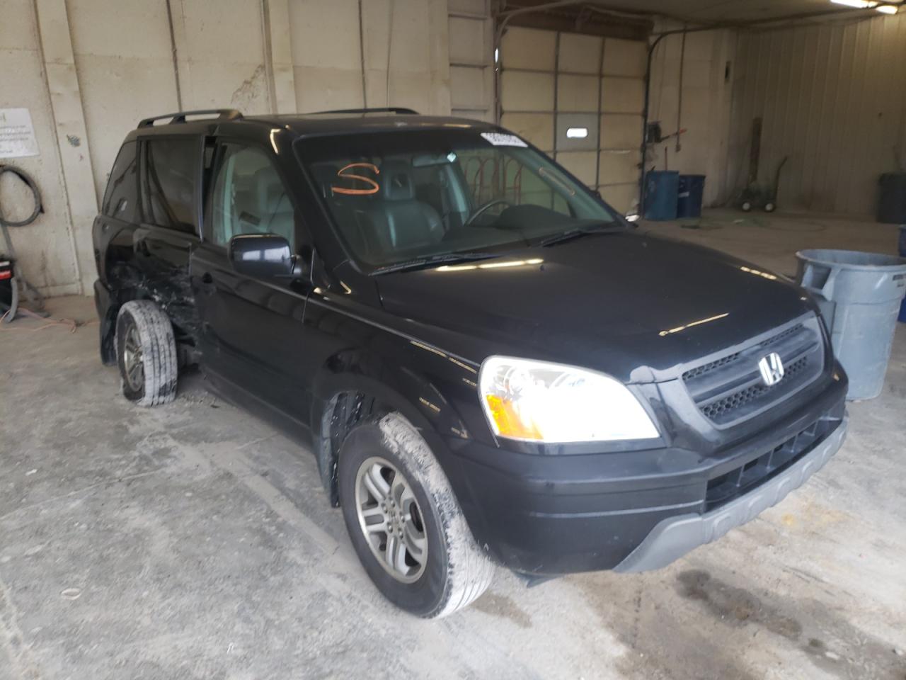 HONDA PILOT EXL 2005 with VIN 5FNYF185X5B013743 - Photo from auction
