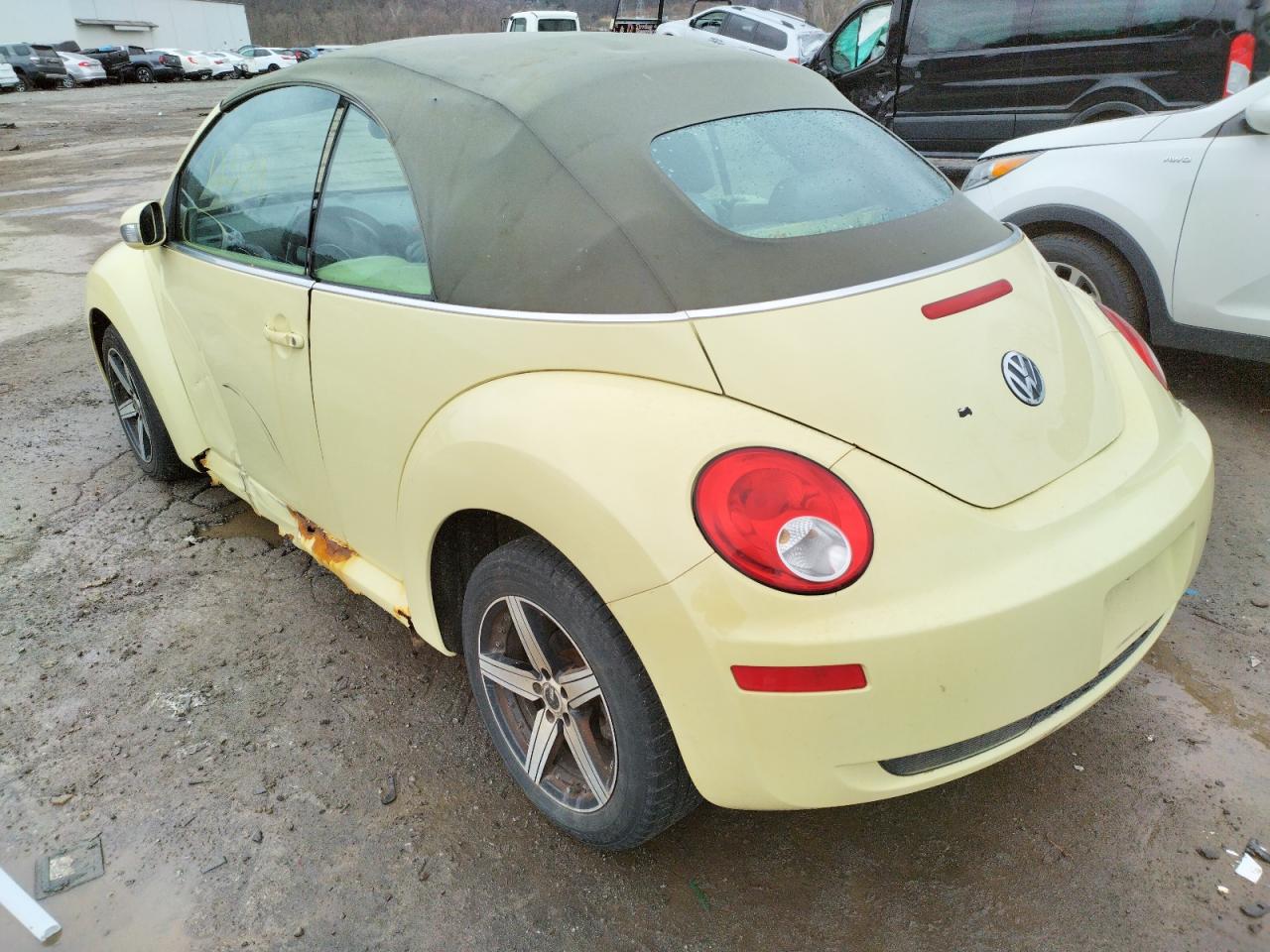 Photo 3 from auction – 2006 VOLKSWAGEN NEW BEETLE with VIN 3VWPF31Y26M326663