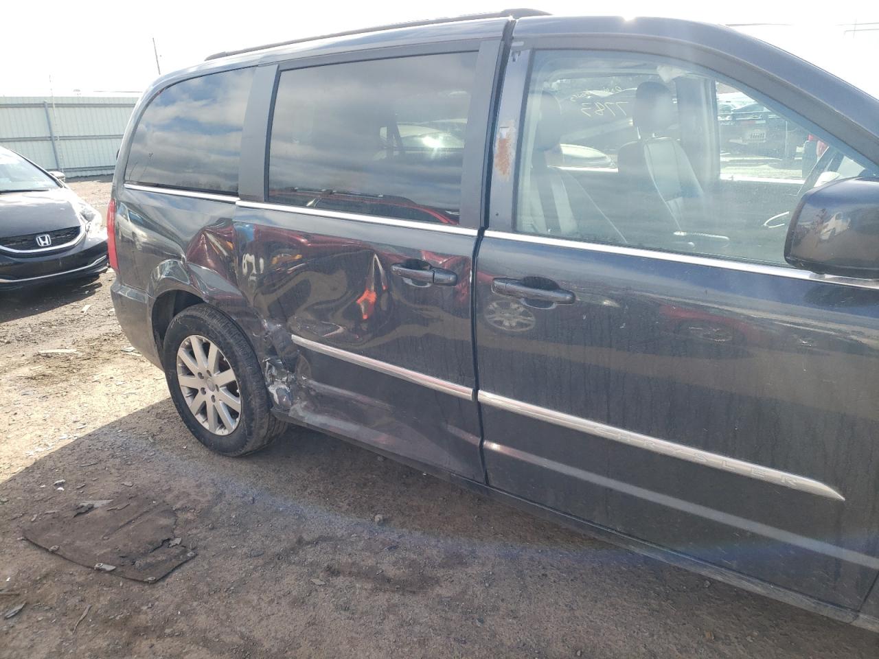 Photo 9 from auction – 2014 CHRYSLER TOWN & COU with VIN 2C4RC1BG2ER397030