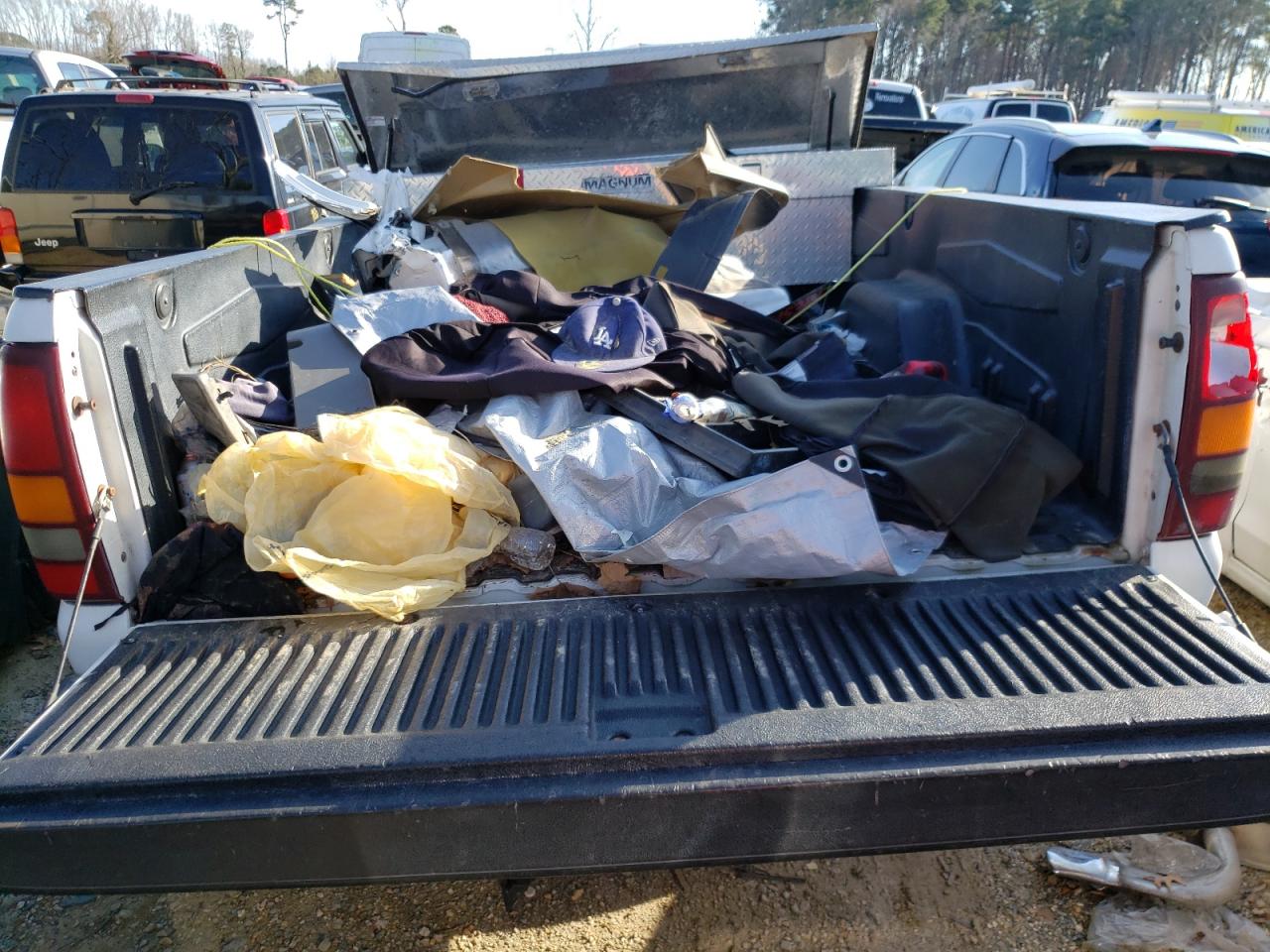 Photo 6 from auction – 2000 CHEVROLET SILVERADO with VIN 1GCEC14TXYE135041