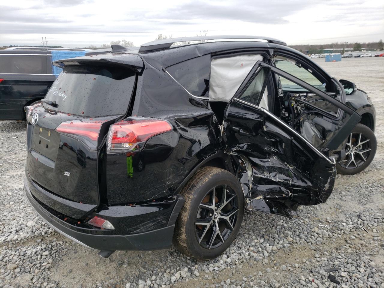 Photo 4 from auction – 2018 TOYOTA RAV4 SE with VIN 2T3NFREV0JW416365