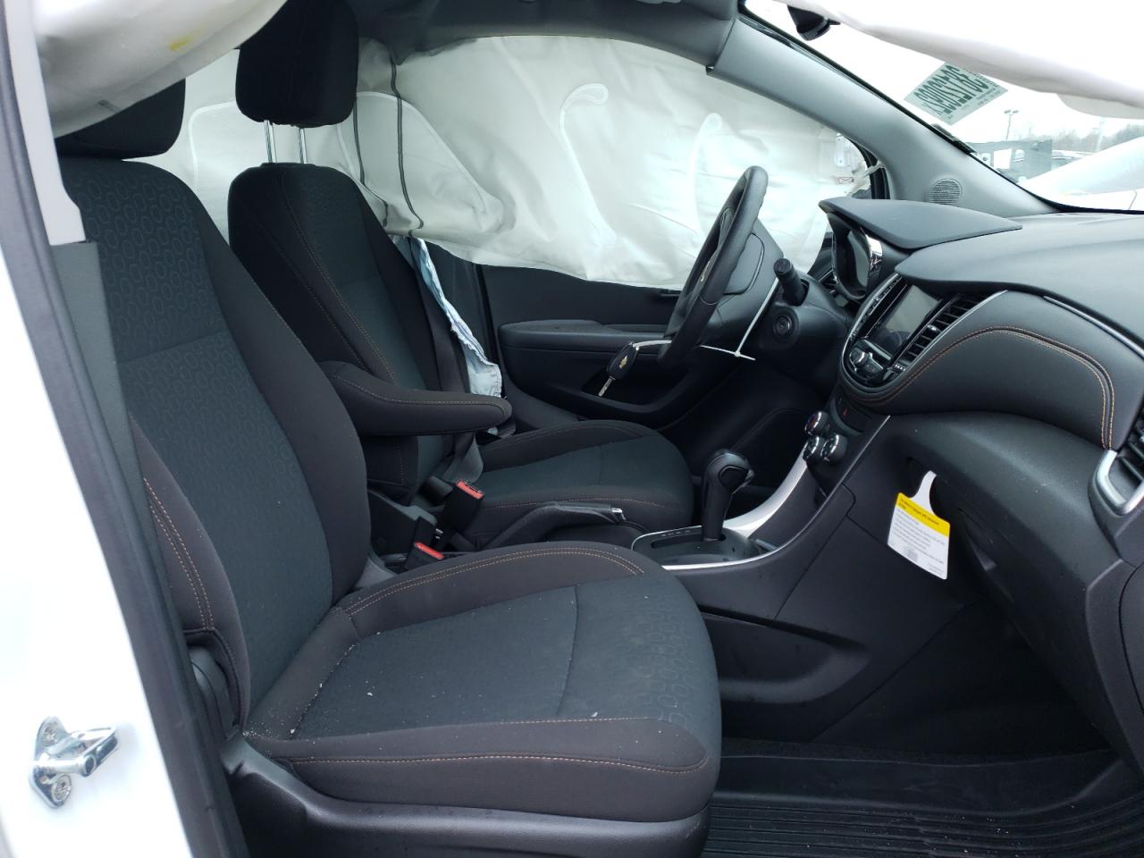 Photo 5 from auction – 2020 CHEVROLET TRAX LS with VIN KL7CJKSBXLB055940