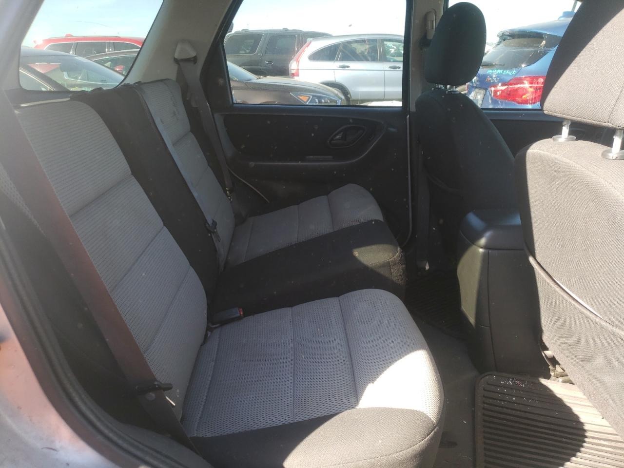 Photo 6 from auction – 2005 FORD ESCAPE XLT with VIN 1FMYU93145KB03400