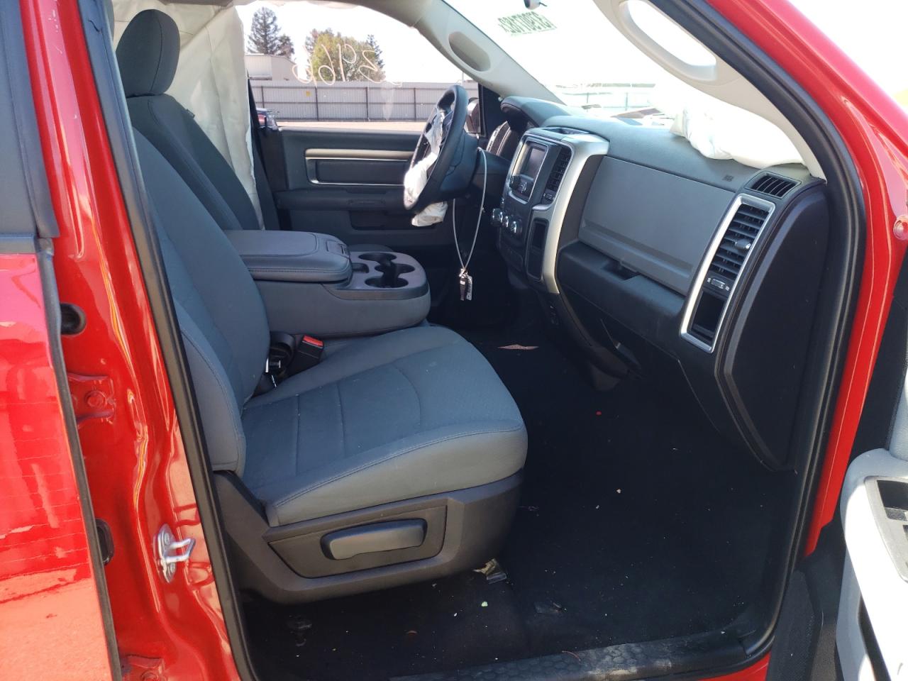 Photo 5 from auction – 2019 RAM 1500 CLASS with VIN 1C6RR7TT2KS575601
