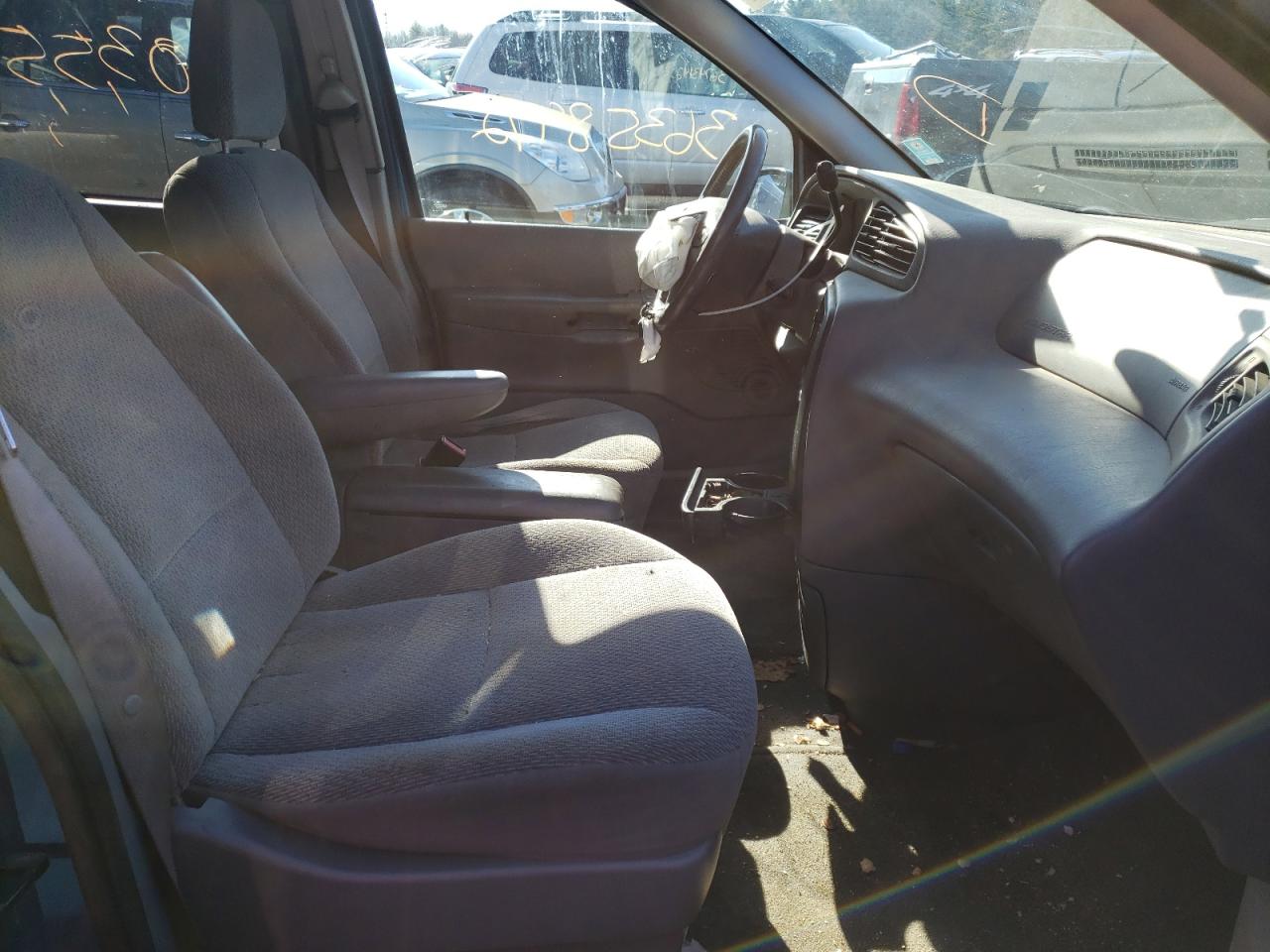 Photo 5 from auction – 2003 FORD WINDSTAR S with VIN 2FMZA57443BB08212