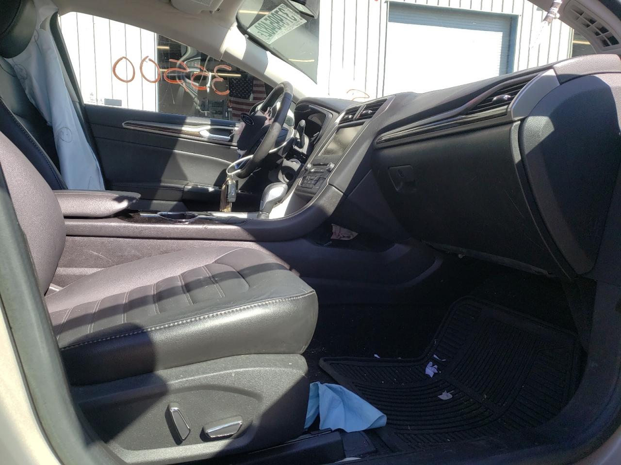 Photo 5 from auction – 2016 FORD FUSION SE with VIN 3FA6P0LU4GR157681