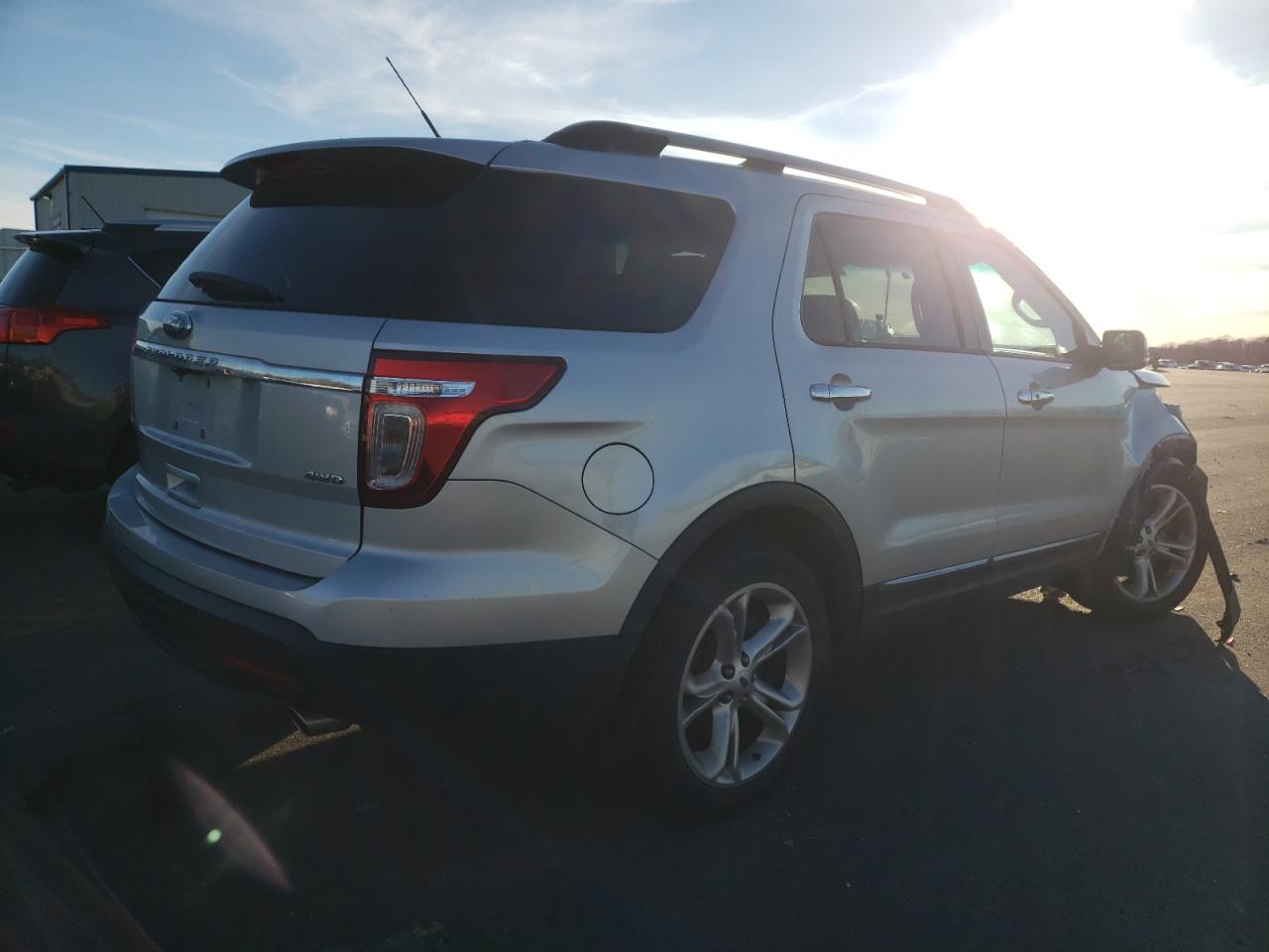 Photo 4 from auction – 2015 FORD EXPLORER L with VIN 1FM5K8F86FGA66950