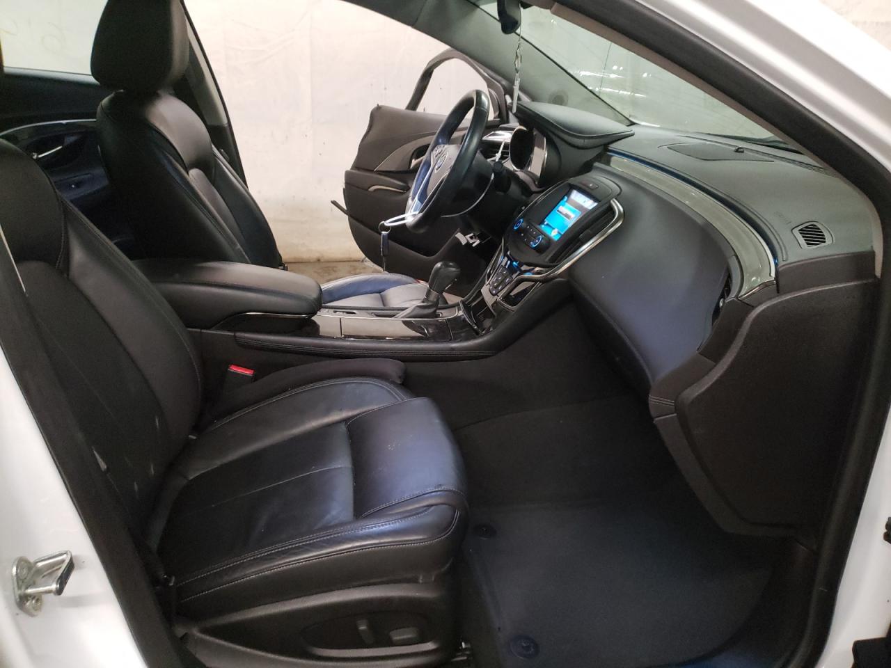 Photo 5 from auction – 2016 BUICK LACROSSE with VIN 1G4GB5G32GF136736