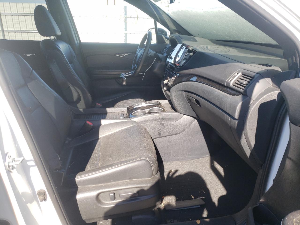 Photo 5 from auction – 2020 HONDA PASSPORT E with VIN 5FNYF8H08LB002881