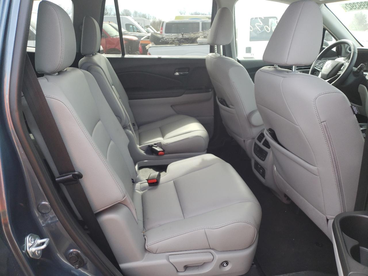 Photo 6 from auction – 2021 HONDA PILOT TOUR with VIN 5FNYF6H66MB063656