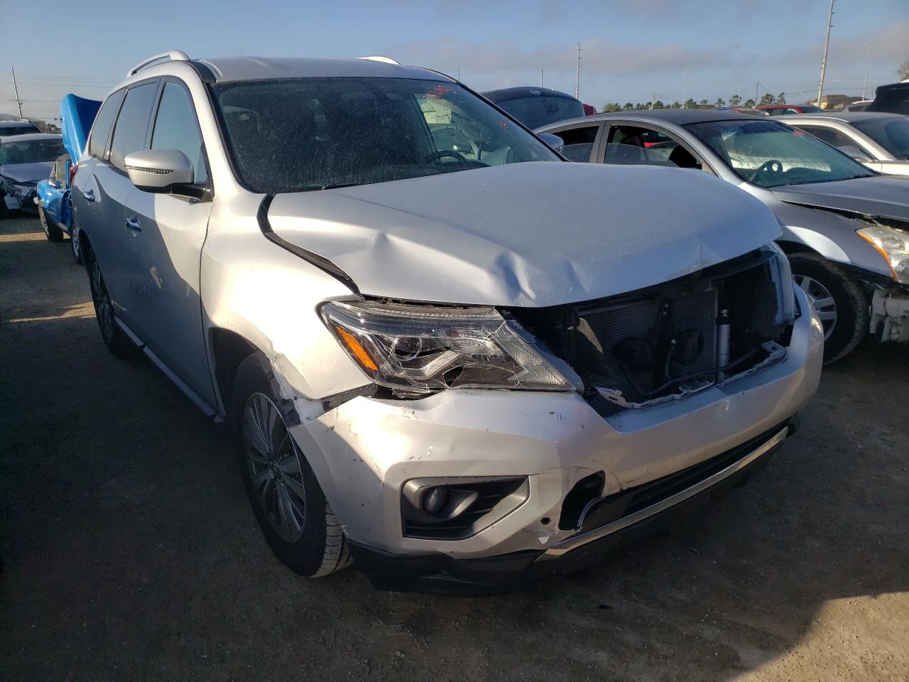 NISSAN PATHFINDER 2019 with VIN 5N1DR2MN6KC612936 - Photo from auction