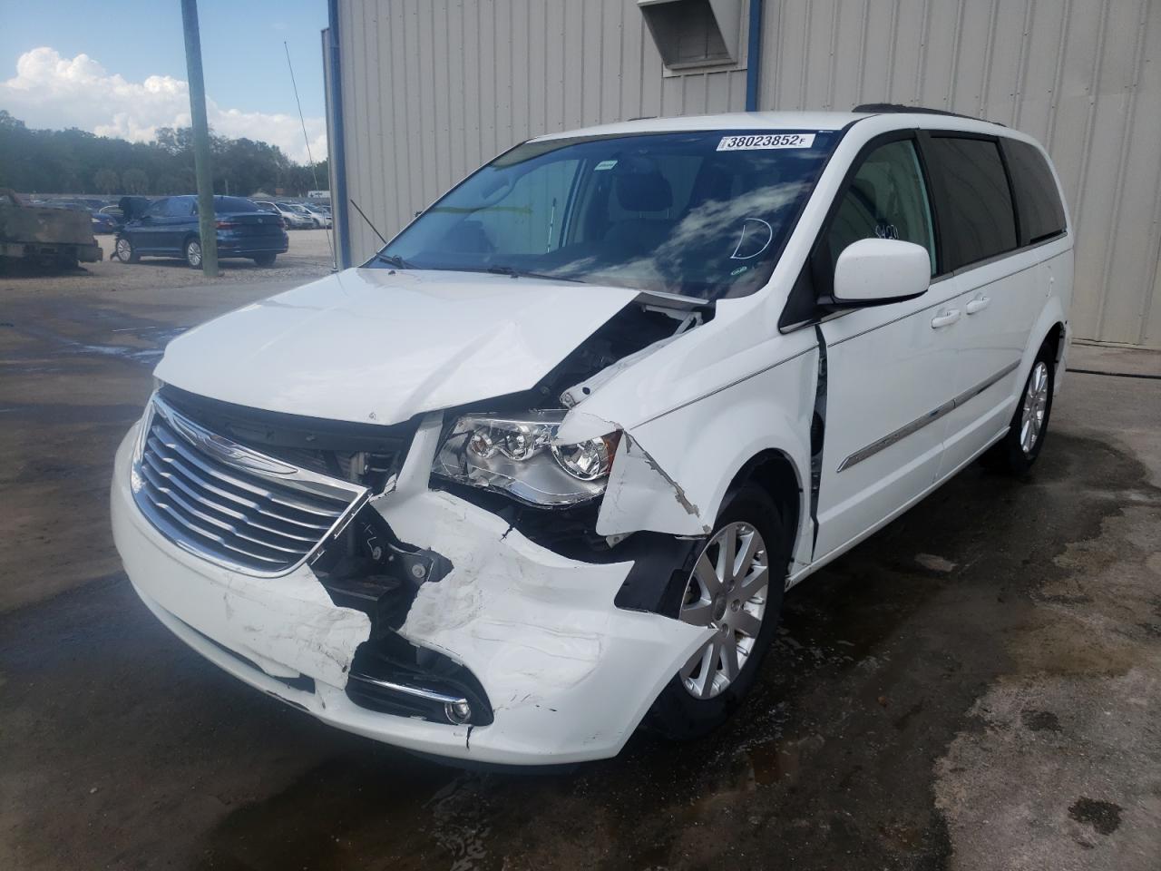 Photo 2 from auction – 2016 CHRYSLER TOWN & COU with VIN 2C4RC1BG4GR185491