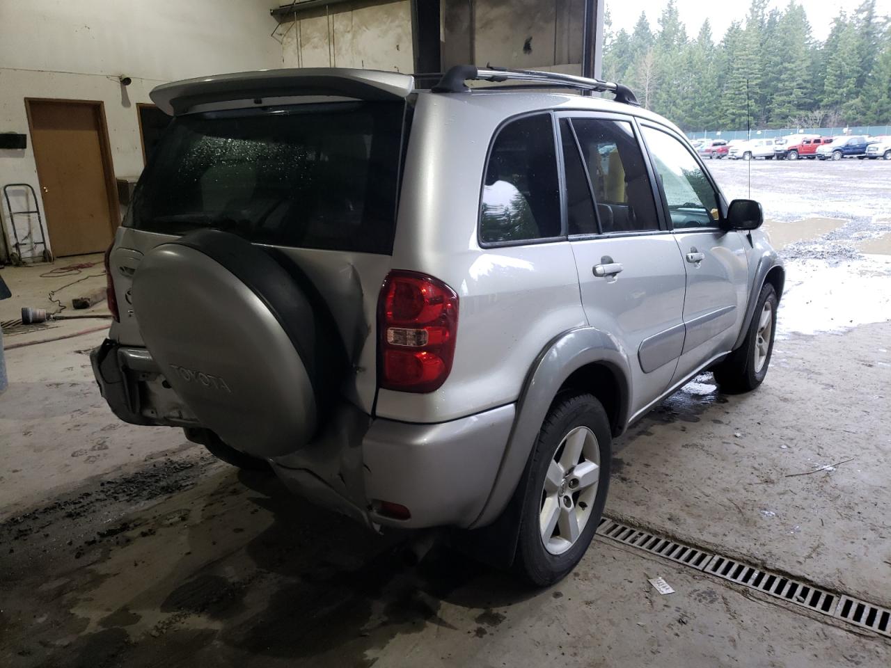 Photo 4 from auction – 2005 TOYOTA RAV4 with VIN JTEHD20V556026334