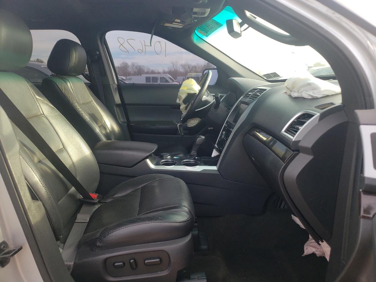 Photo 5 from auction – 2014 FORD EXPLORER L with VIN 1FM5K8F82EGA35984